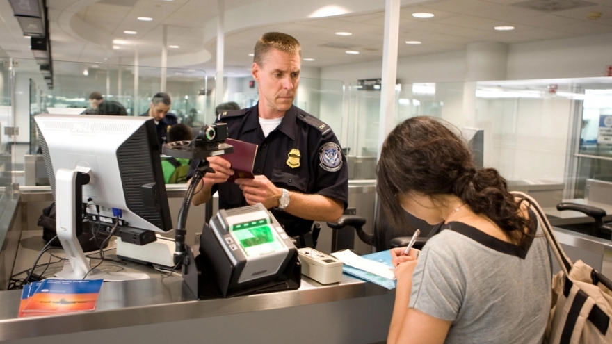 Những lưu ý khi nhập cảnh Mỹ: bài học mới nhất từ Australia